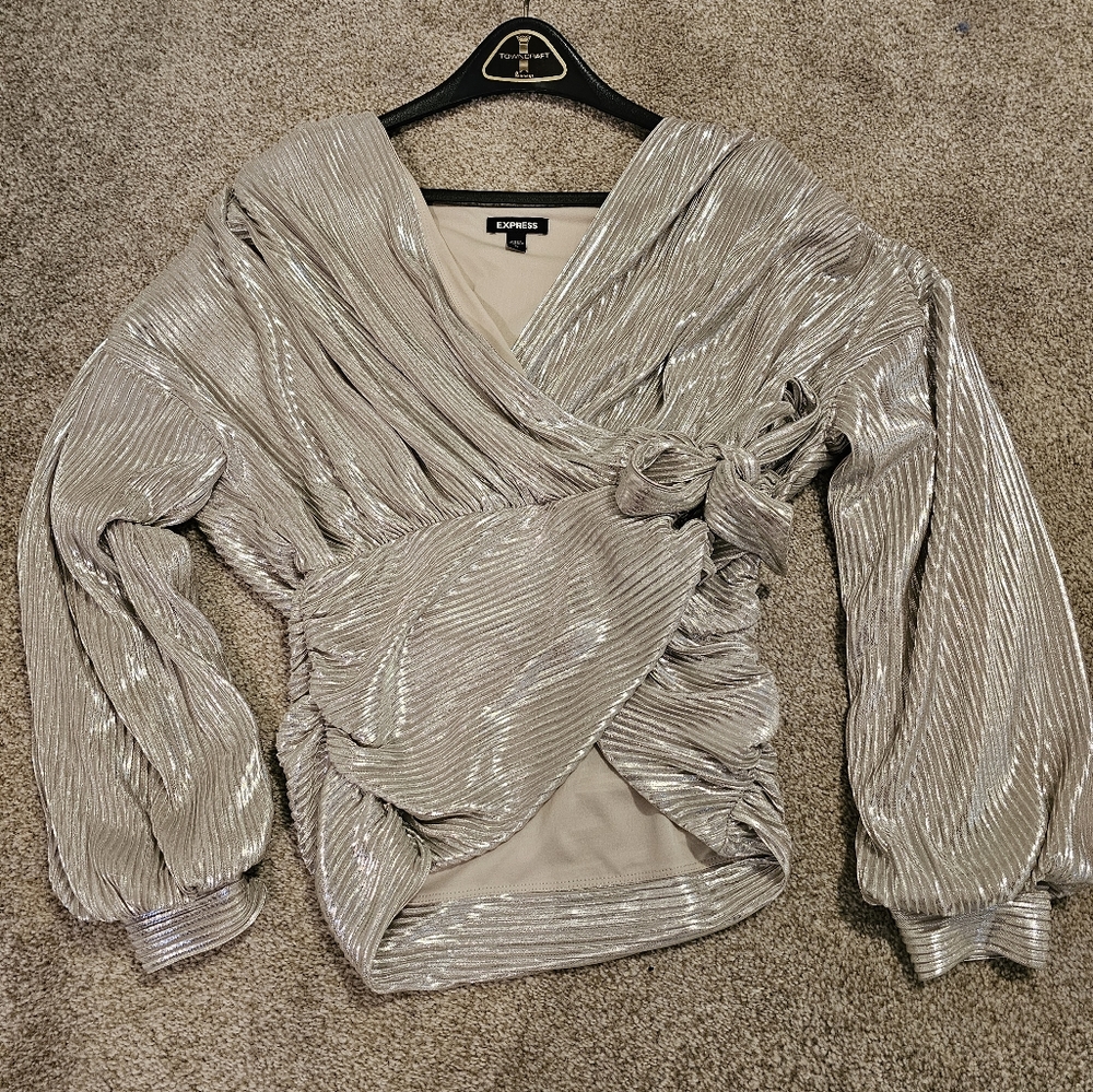 Express Silver Top